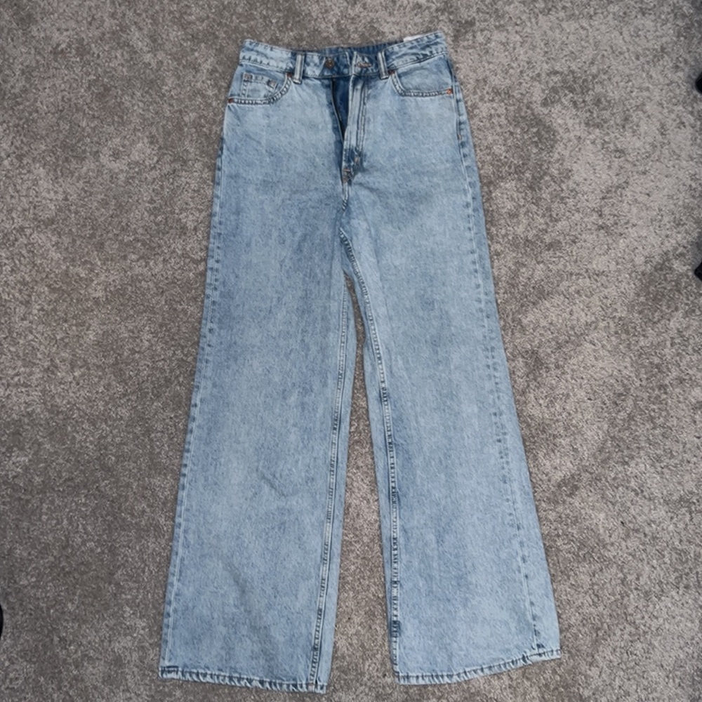 H&M wide leg light white denim jeans! Size US 2